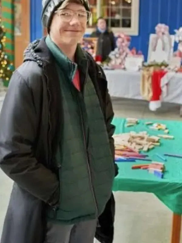 Auldin Maxwell A World Record Christmas Hooded Jacket